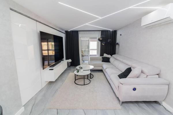 Piso en venta en Avenida Teodomiro, Orihuela
photo 1