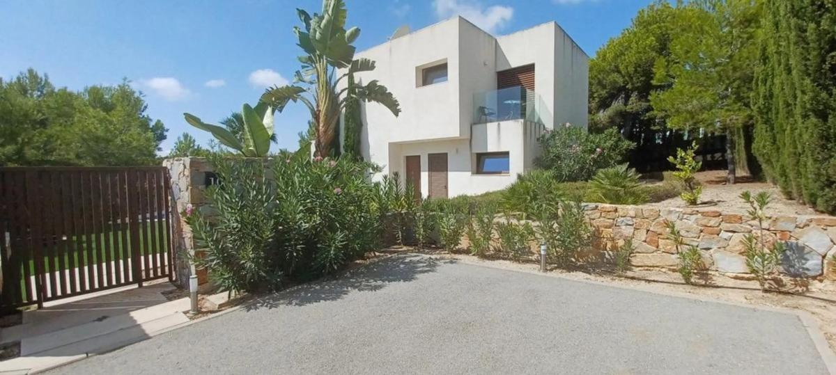 Продажа отдельного шале в Barrio Las Colinas Golf, Ориуэла photo 2