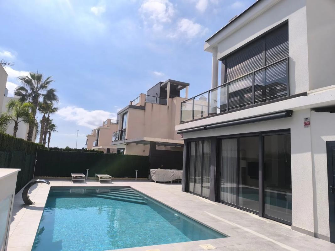 Properties for sale and rent in Spain photo 2