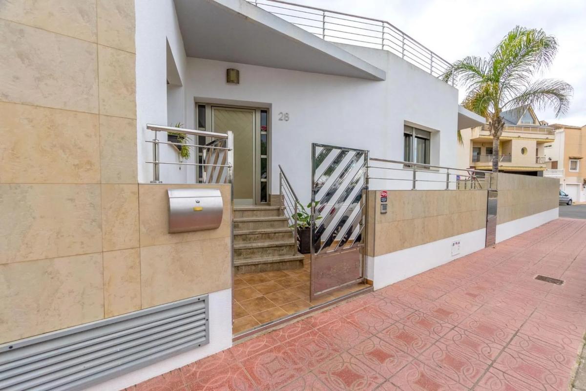 Properties for sale and rent in Spain photo 3