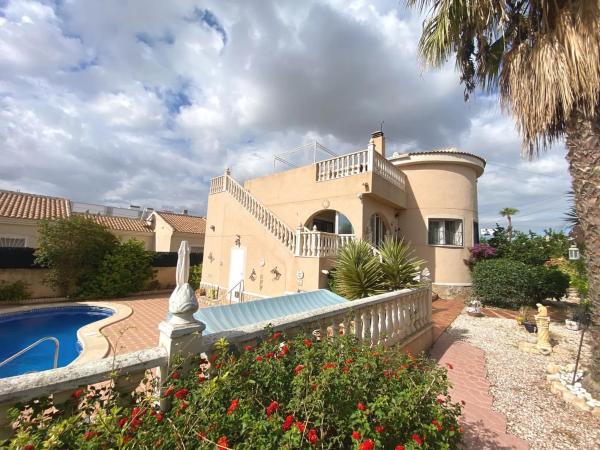 Chalet independiente en venta en Calle Baja, 14, Rojales
photo 1