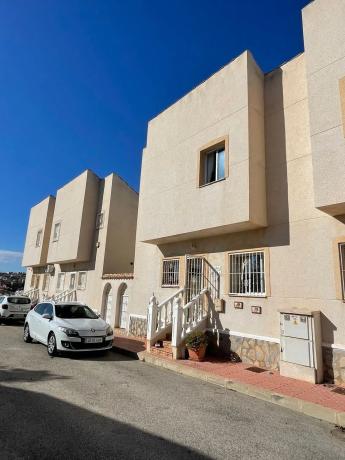 Chalet pareado en calle Sierra de Gredos, 63 thumbnail 1