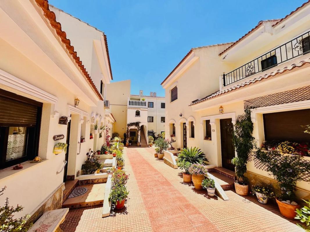 Продажа квартиры на Calle Costa Azahar s/n, Рохалес
photo 1