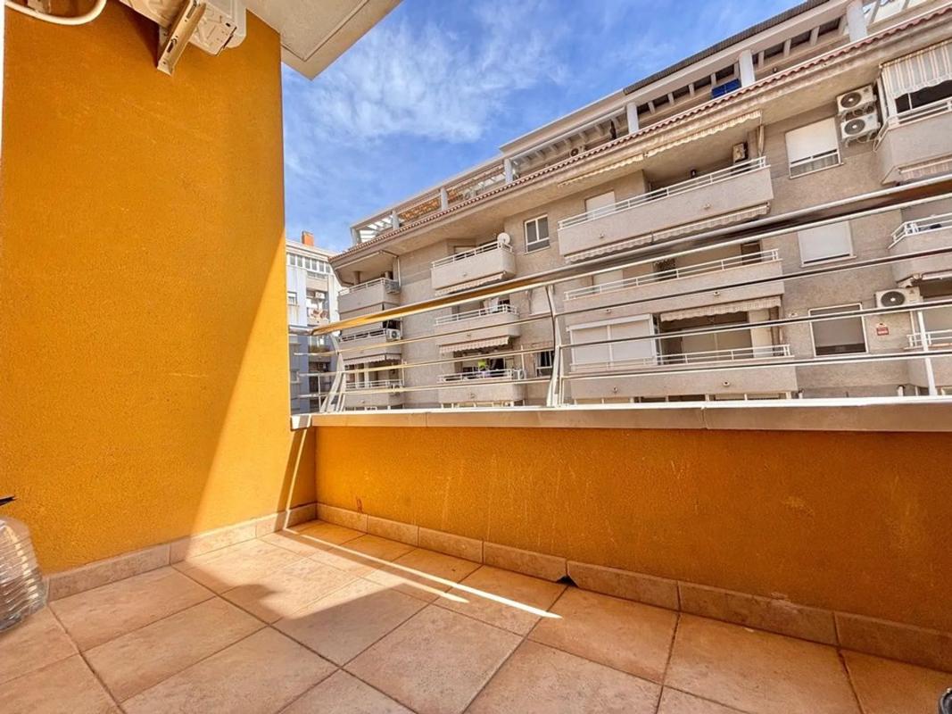 Venta de piso en Calle Villa Madrid, Torrevieja
photo 1