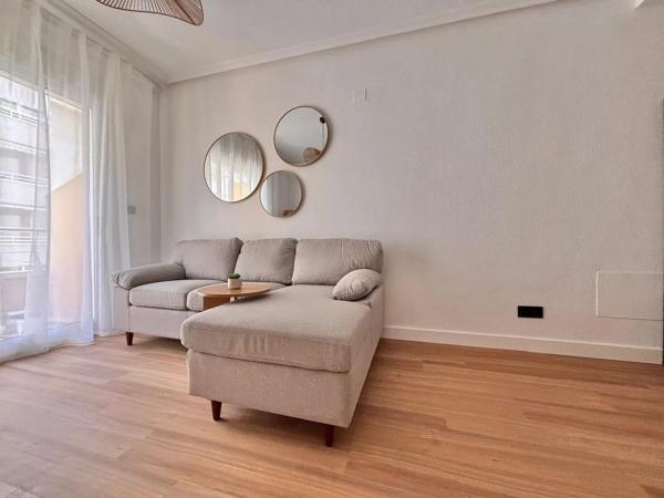 Piso en venta en Calle Villa Madrid, Torrevieja
thumbnail 1