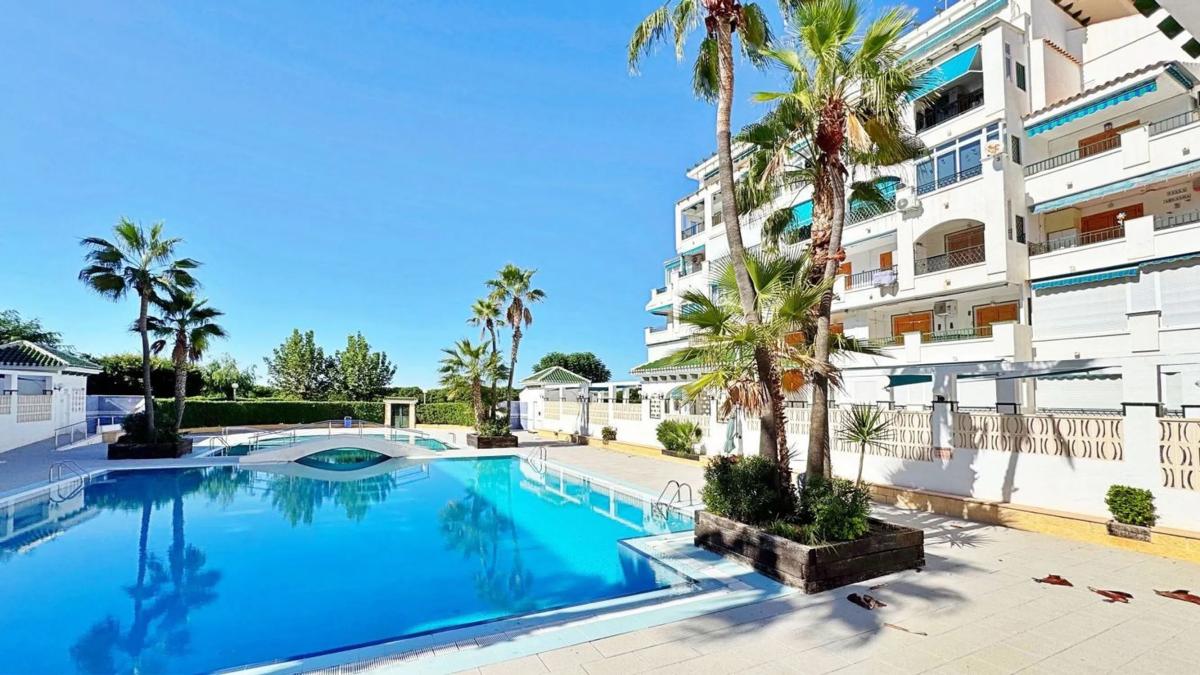 Venta de piso en Barrio Los Europeos, Torrevieja
photo 1
