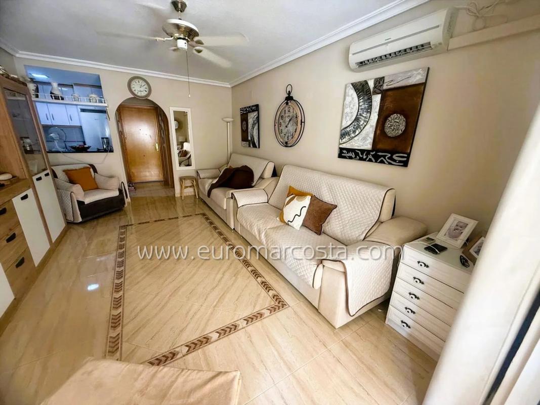 Venta de estudio en Avenida Bélgica, Torrevieja photo 1