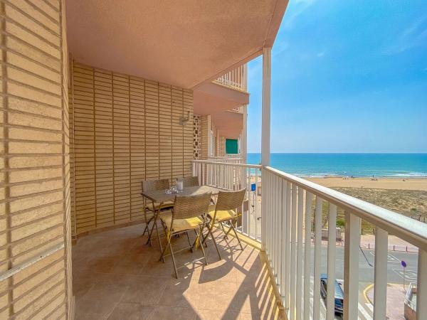 Apartment for sale in Avenida Virgen del Carmen, Torrevieja thumbnail 1