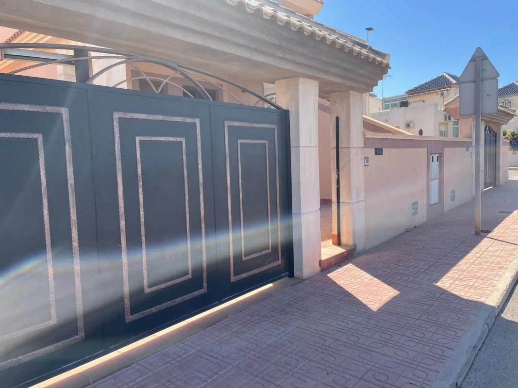 Properties for sale and rent in Spain photo 4