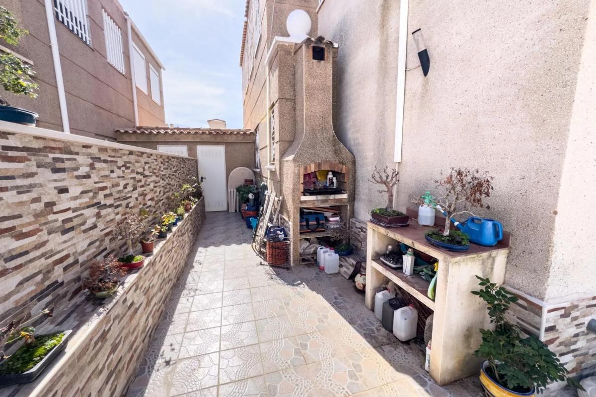 Properties for sale and rent in Spain photo 1