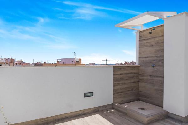 Ático en venta en Calle Vicente Blasco Ibáñez, 111, Torrevieja thumbnail 1