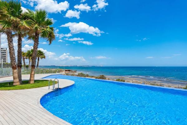 Apartment for sale in  Calle Ciclón s/n, Torrevieja photo 3