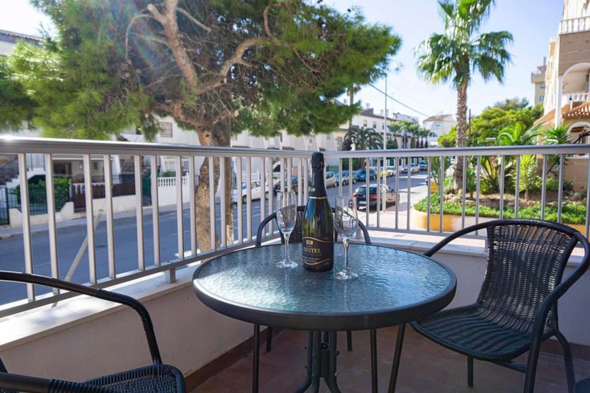 Sale of apartment in Calle Mareas, Torrevieja
photo 2