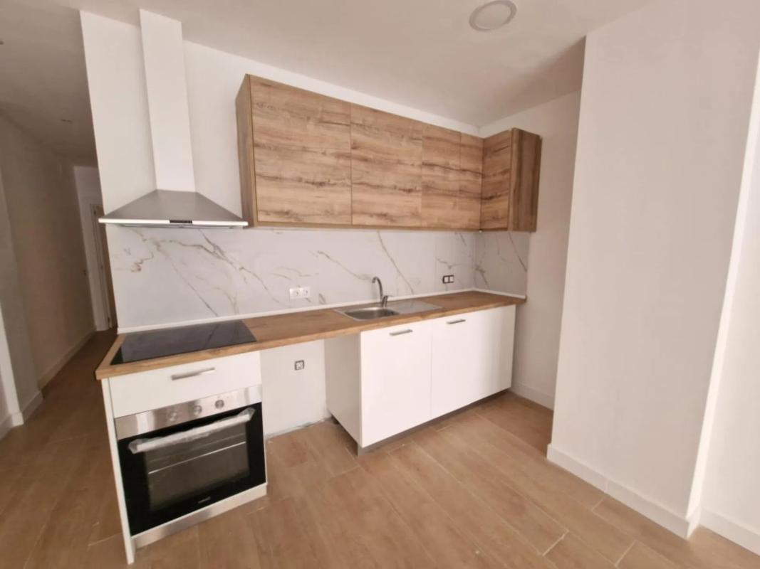 Sprzedaż mieszkania w Barrio Los Magros-Casablanca, Elche / Elx
photo 1