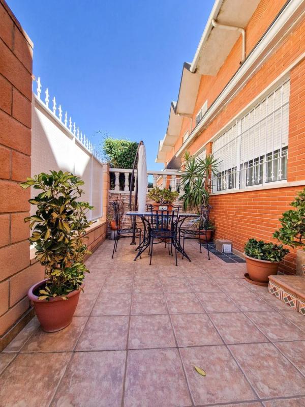 Properties for sale and rent in Spain photo 1