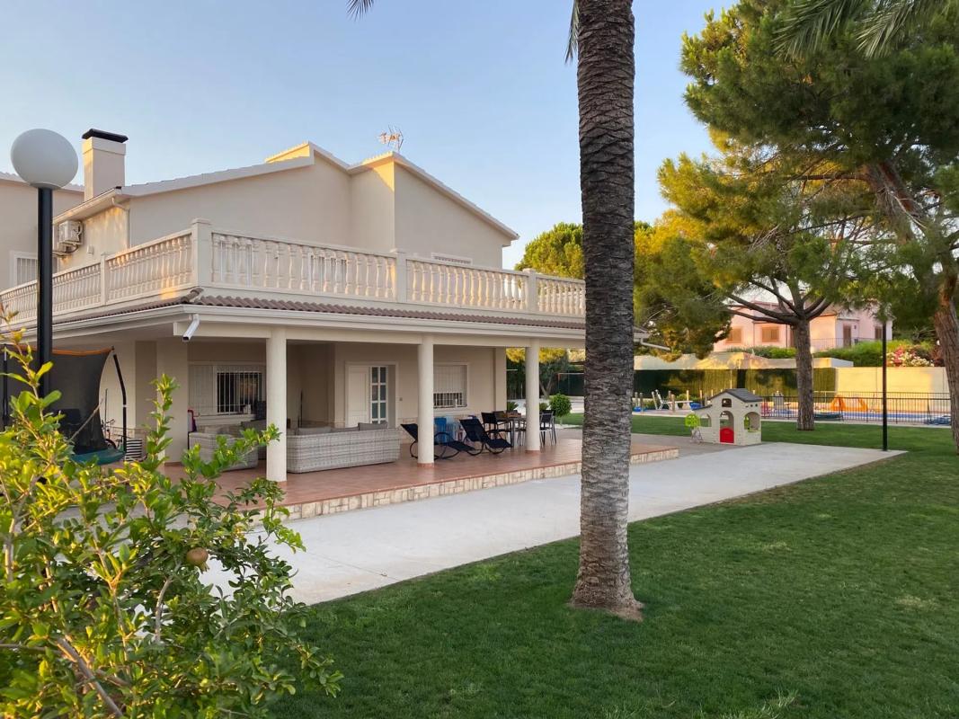 Properties for sale and rent in Spain photo 1