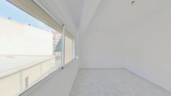 Квартира на продажу на Barrio Carolinas Altas, Аликанте / Алакант thumbnail 2