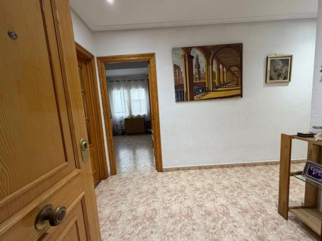 Sale of apartment in CL ALBEROLA ROMERO, 4, Alicante
photo 1