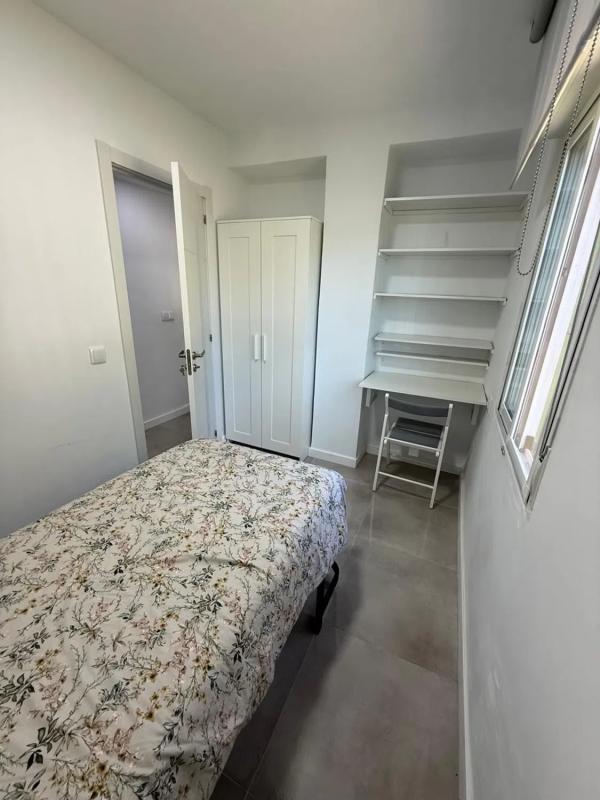 Venta de piso en Plaza Mediterraneo, Alicante / Alacant
photo 1