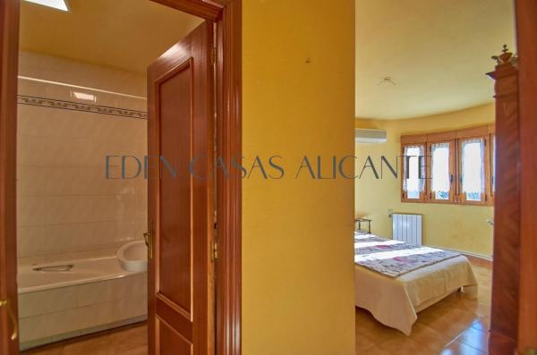 Chalet adosado en calle Vila Joiosa photo 1