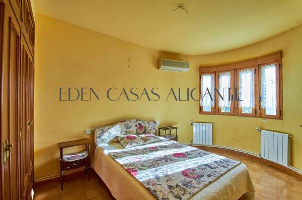 Chalet adosado en calle Vila Joiosa thumbnail 1