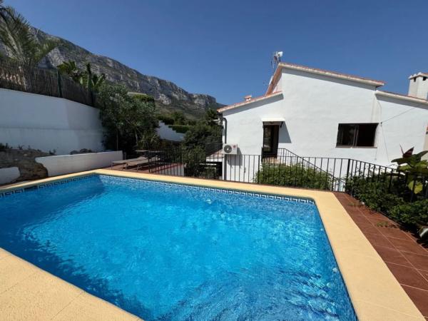 Chalet independiente en venta en El Montgó, Denia
 photo 1