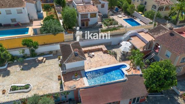 Chalet independiente en venta en Calle Bresquiller, Denia
 photo 1