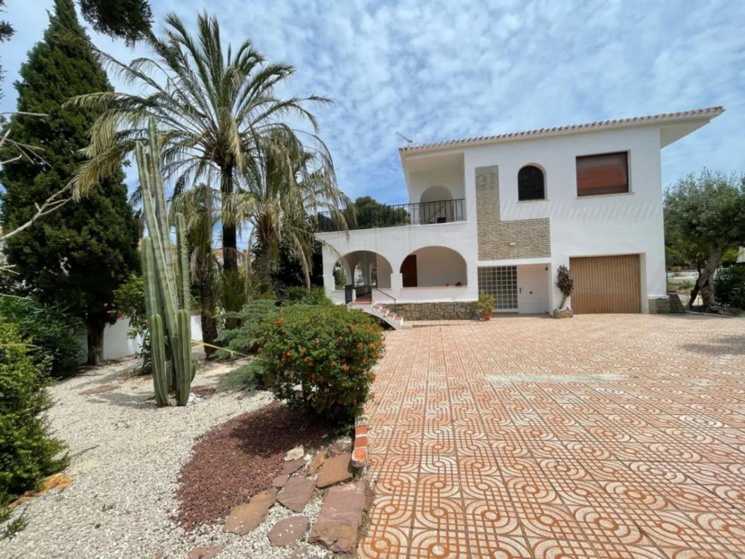 Properties for sale and rent in Spain photo 3