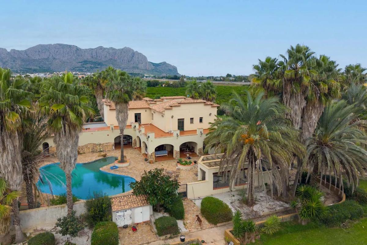 Properties for sale and rent in Spain photo 2