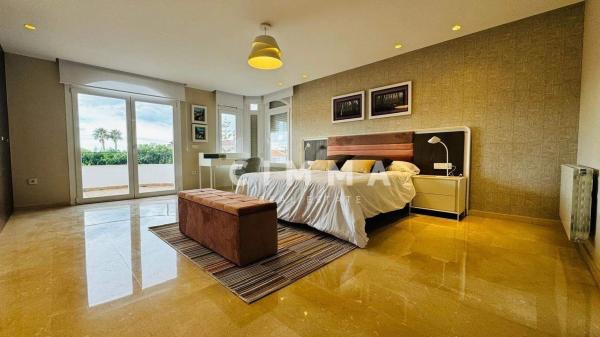 Casa independiente en calle Tenerife thumbnail 2