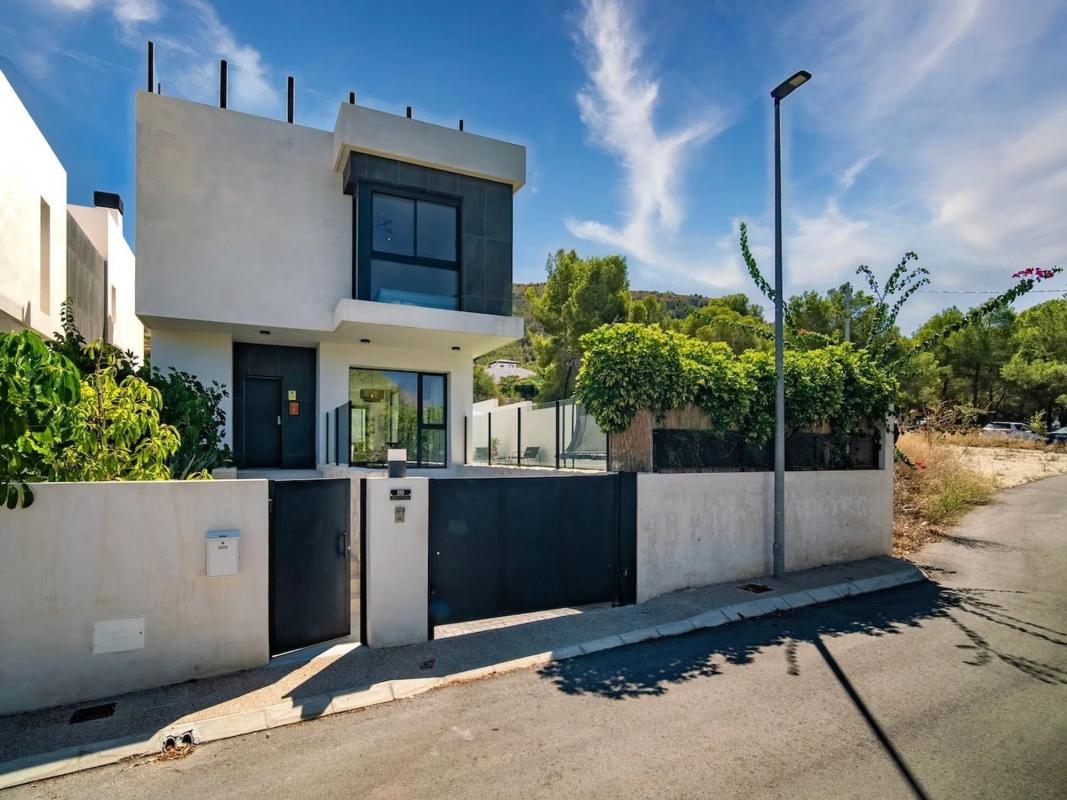 Properties for sale and rent in Spain photo 5
