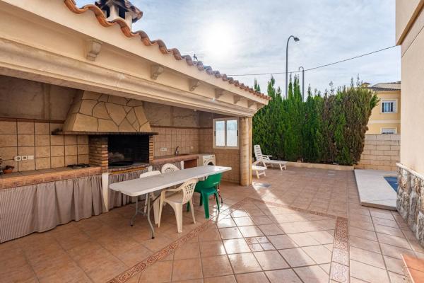 Chalet independiente en venta en Calle Marina Alta, Alfaz del Pi
 photo 1