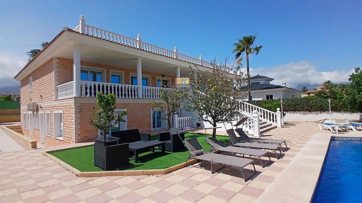 Properties for sale and rent in Spain photo 2
