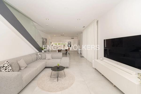 Casa independiente en calle Amsterdam, 35 thumbnail 2
