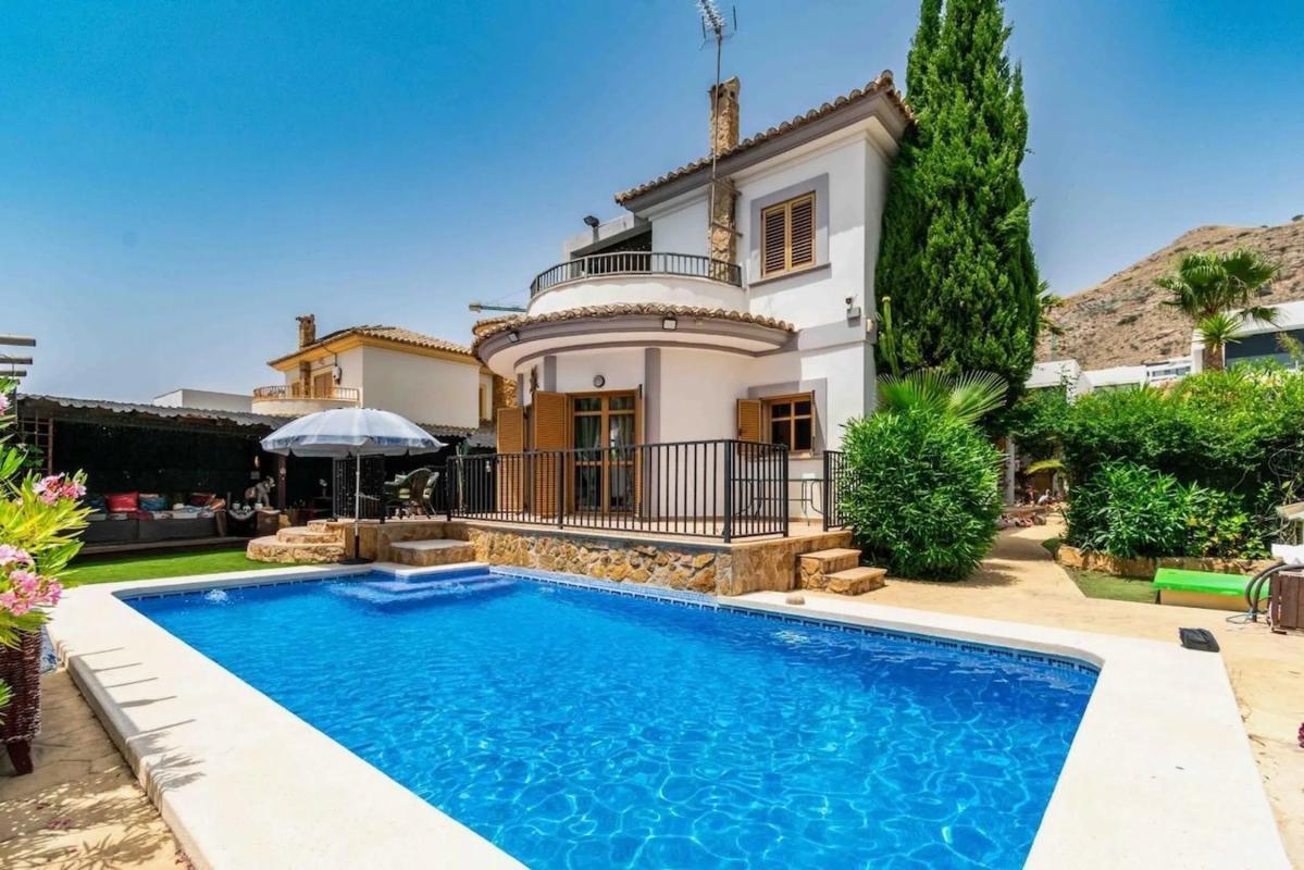 Propiedades en venta y alquiler en España photo 1
