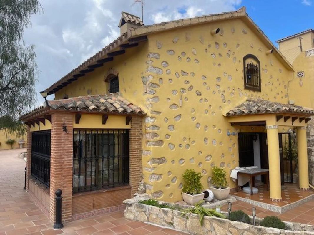 Propiedades en venta y alquiler en España photo 4