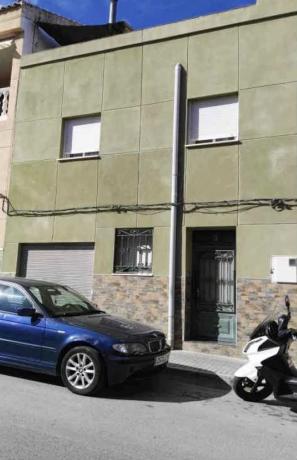Chalet pareado en calle Caridad photo 1