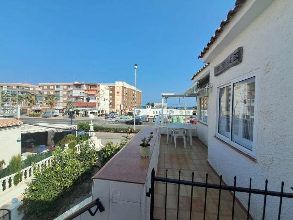 Chalet adosado en avenida Desiderio Rodríguez thumbnail 1