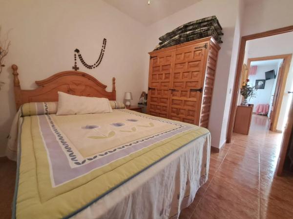 Chalet adosado en avenida Desiderio Rodríguez thumbnail 2
