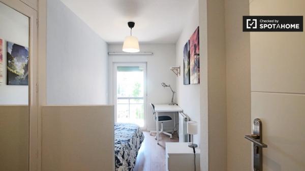 Habitación luminosa en alquiler en Aluche, Madrid photo 1
