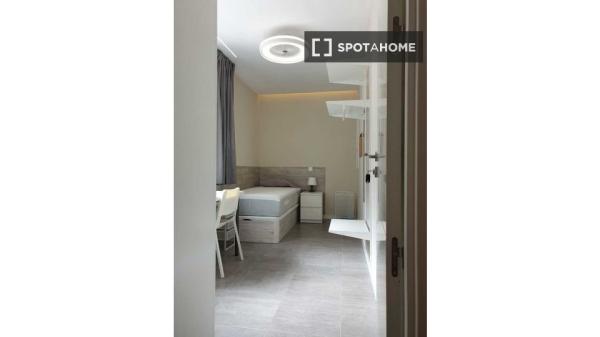 Habitación en piso compartido en alquiler en Portazgo, Madrid photo 1