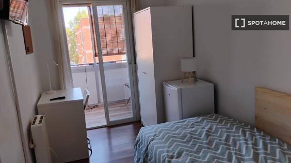 Habitación en piso compartido en Alcalá de Henares. thumbnail 2