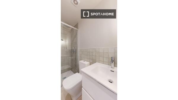 Apartment for rent in C. de Gallur , Madrid thumbnail 1
