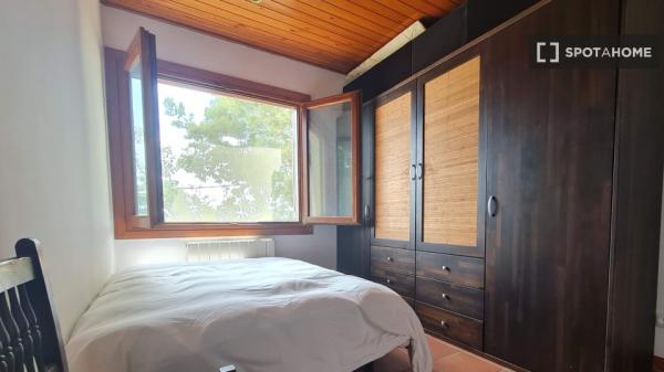 Habitación en piso compartido en Sant Cebrià de Vallalta thumbnail 1