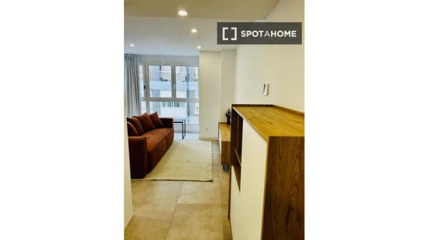 Apartment for rent in C/ de Benicarló , Valencia thumbnail 1