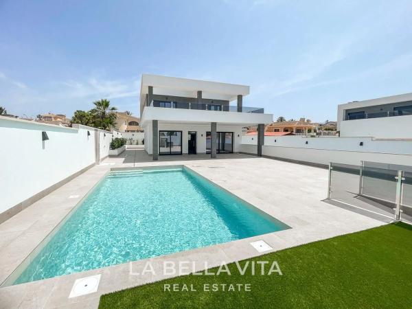 Chalet independiente en venta en Calle Velázquez, 50, Rojales thumbnail 1