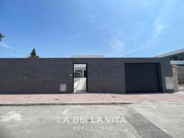 Chalet independiente en venta en Calle Velázquez, 50, Rojales thumbnail 2