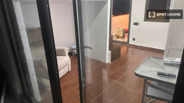 Estudio en alquiler en Av. de Matadepera, Barcelona thumbnail 1
