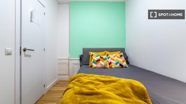 Habitación en piso compartido en alquiler en Castillejos, Madrid thumbnail 2