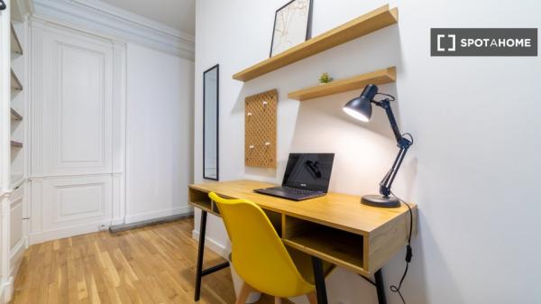 Habitación en piso compartido en alquiler en Castillejos, Madrid thumbnail 1